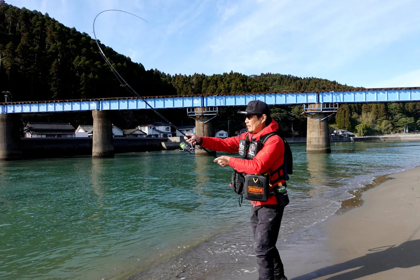 YAMAGA BLANKS BLUE CURRENT 100 BETA TUNED FOR SURF 4-30G PE0.5-1.0 L3.05M - Darivianakis fishing Store