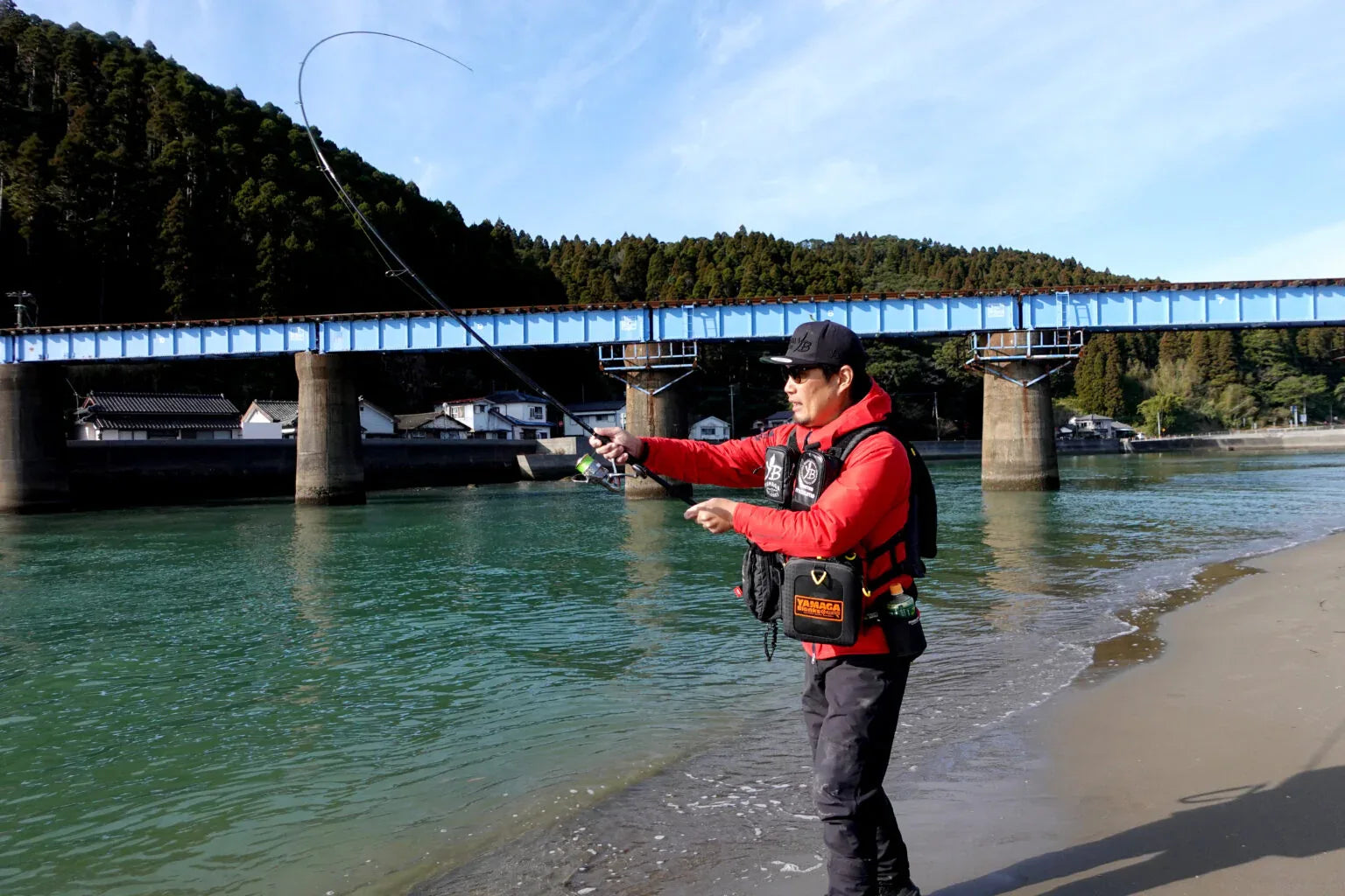 YAMAGA BLANKS BLUE CURRENT 100 BETA TUNED FOR SURF 4-30G PE0.5-1.0 L3.05M - Darivianakis fishing Store